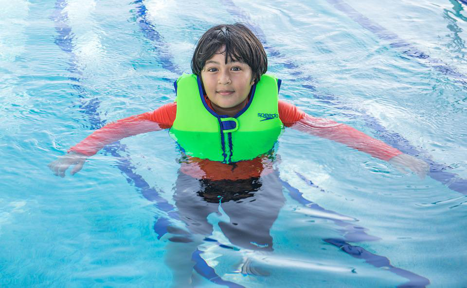 Safety vest for swimming