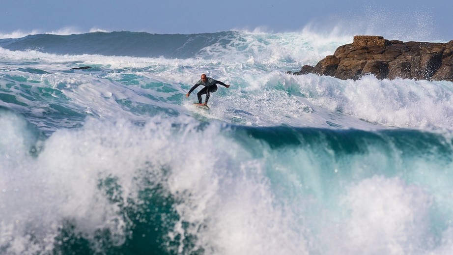 electric-powered-surfboard-2-1.jpg