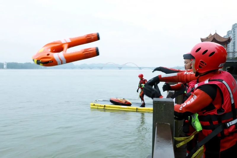 ملهم للغاية! في Changde Water Rescue تمرين مشترك واسع النطاق ، جميع أنواع مكافحة الحرائق
